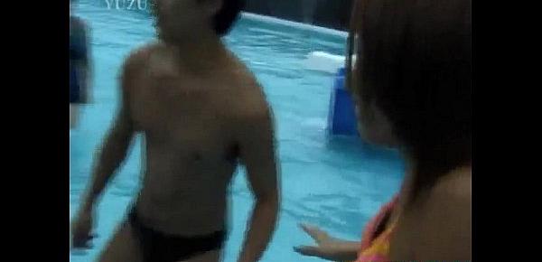  Mai Sakurai and babes are touched at pool